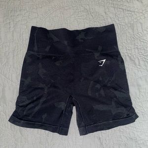 Black Gymshark adapt shorts